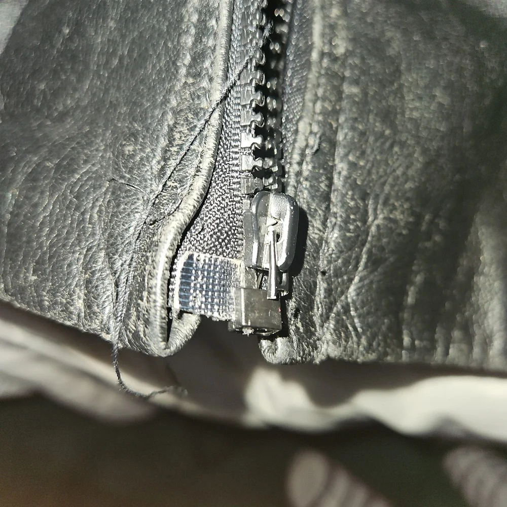 Leather jacket - Picture 5 of 10